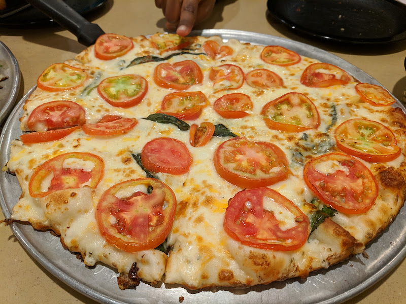 Round Table Pizza - Pizza restaurant in Honolulu
