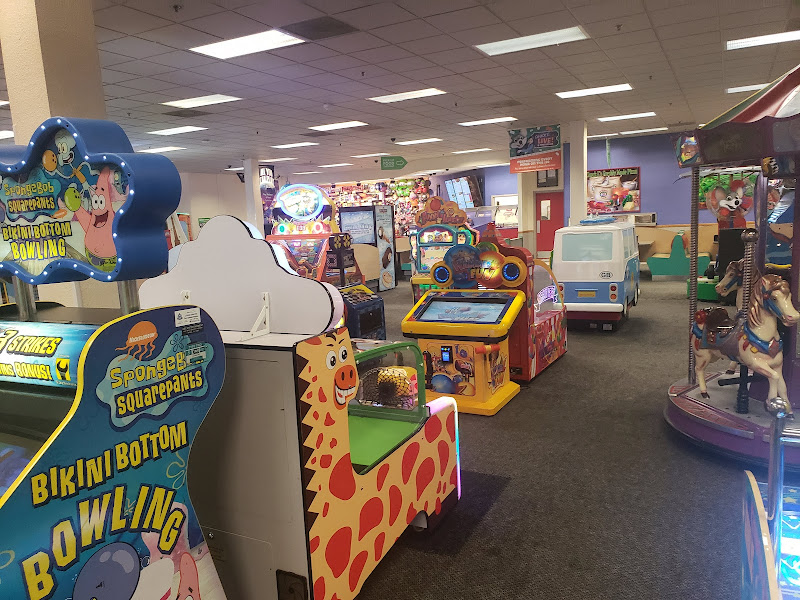 Village Square Shopping Center - Shopping mall in Charleston