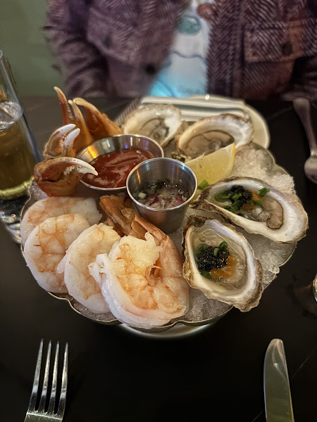 Hugo’s Seafood Bar - Restaurant in Dallas