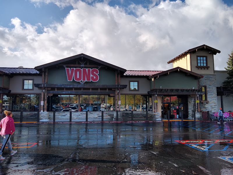 Minaret Village Shopping Center - Shopping mall in Mammoth Lakes