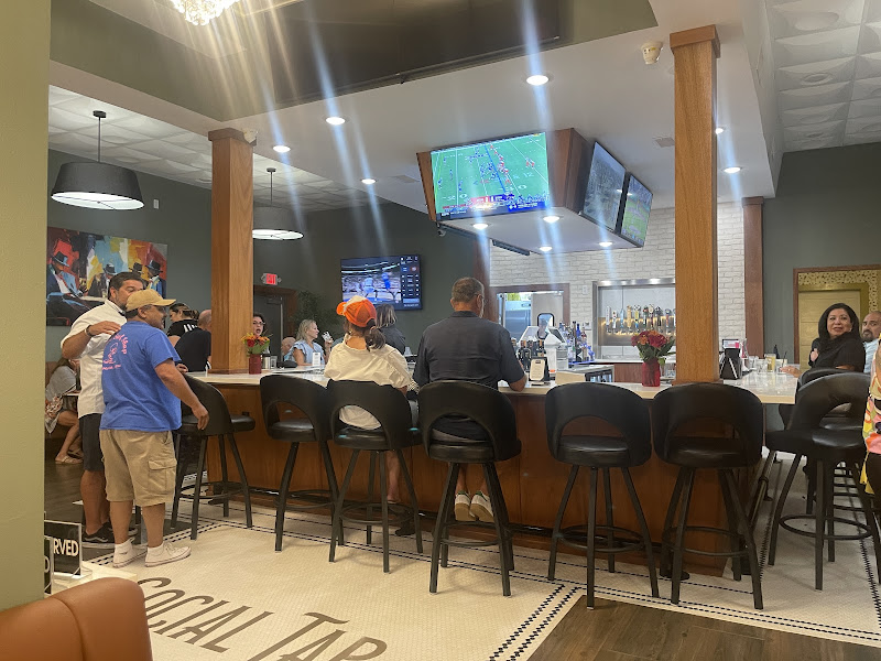 The Social Tap Cocktails & Kitchen