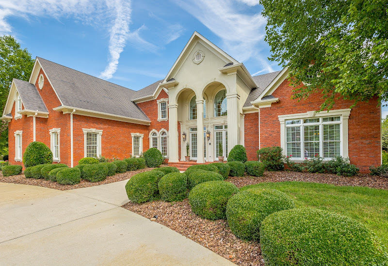 The Paula McDaniel Group with Real Estate Partners Chattanooga - Real estate agency in Chattanooga
