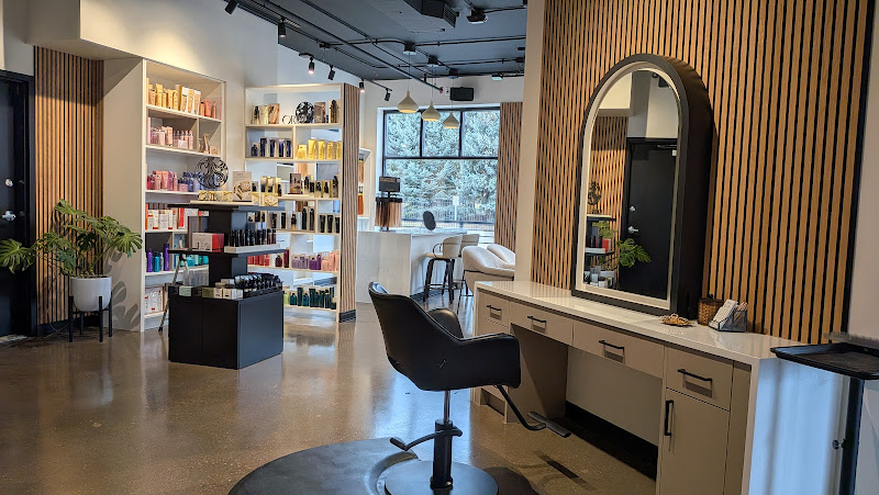Deseo Salon & BlowDry - Hair salon in Denver