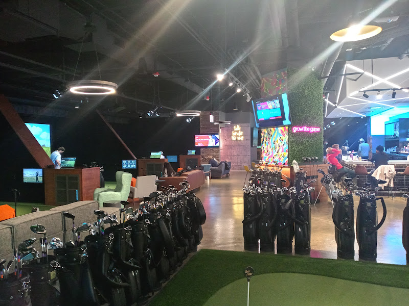 Five Iron Golf - Indoor golf course in Chicago
