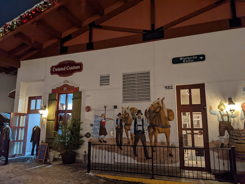 Twisted Couture - Clothing store in Leavenworth