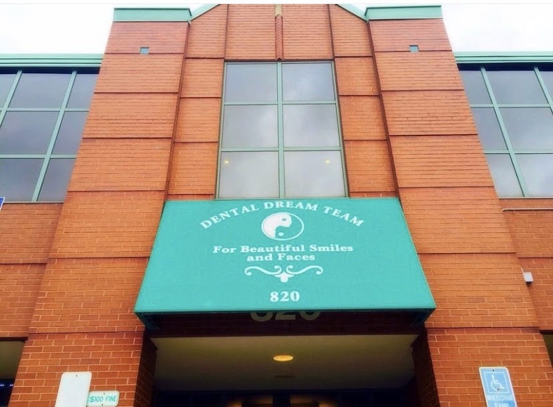 Chicago Dental Dream Team - Dental implants periodontist in Chicago
