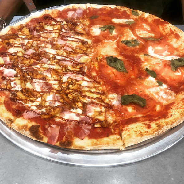 Mr.Maine’s Pizzeria - Pizza restaurant in Panama City Beach