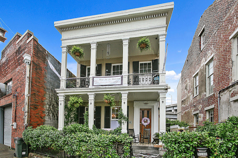 Fleur De Lis Mansion Bed and Breakfast