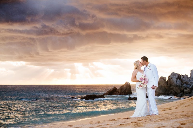 EMWEDDINGS - Wedding photographer in 23450 Cabo San Lucas