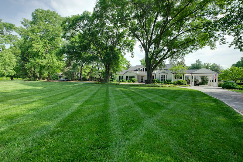 Drew’s Lawn & Landscape