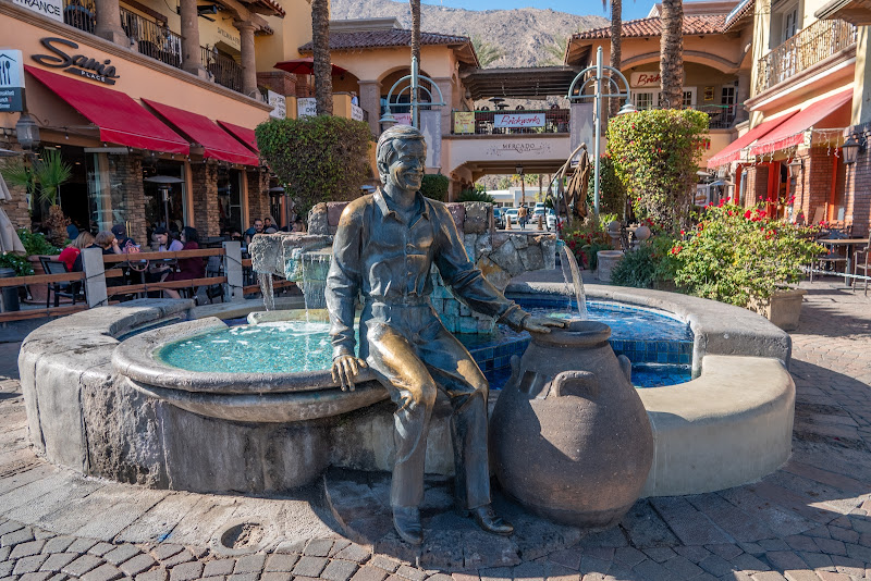Sonny Bono Statue - Tourist attraction in Palm Springs