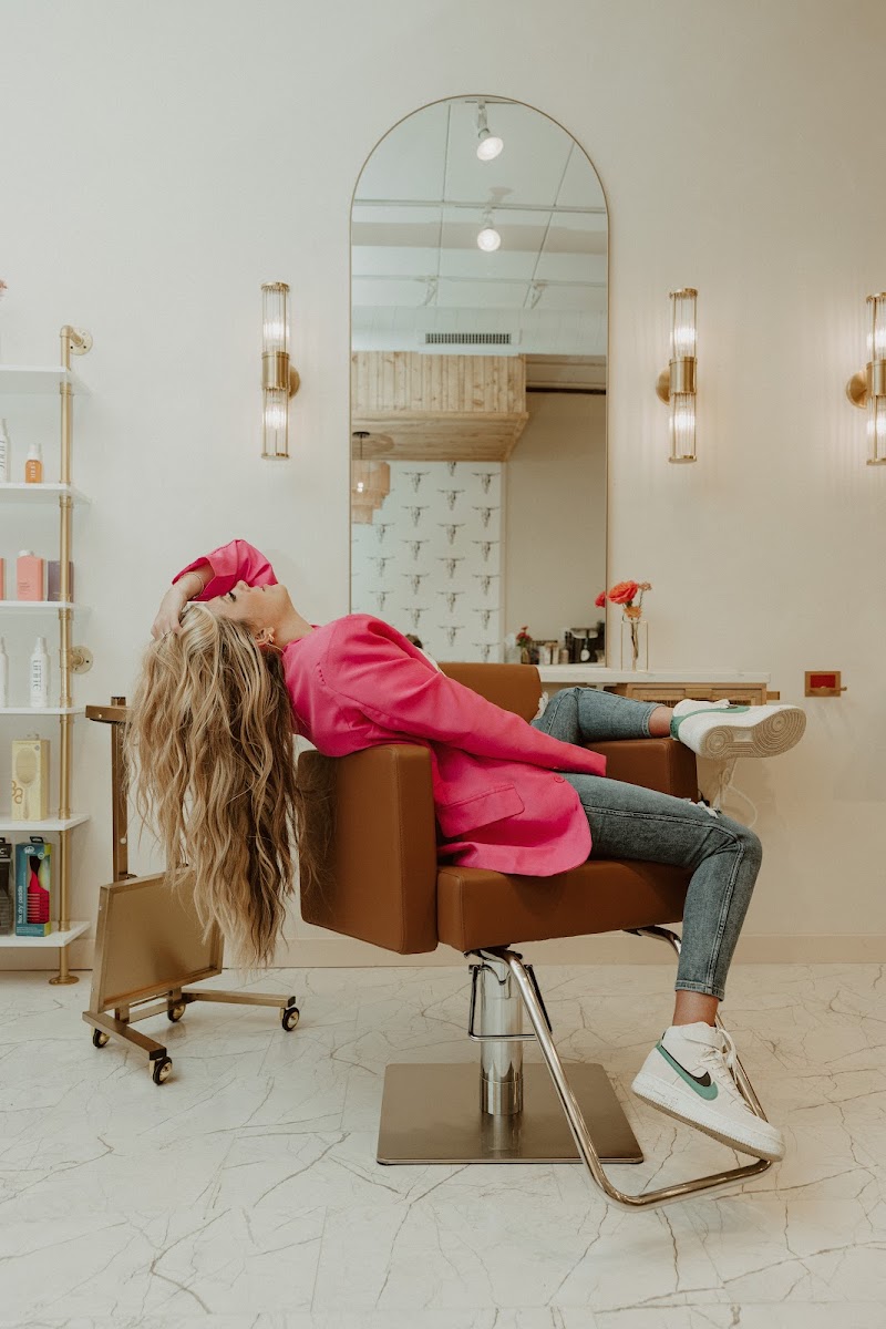 Eight Zero Nine Salon