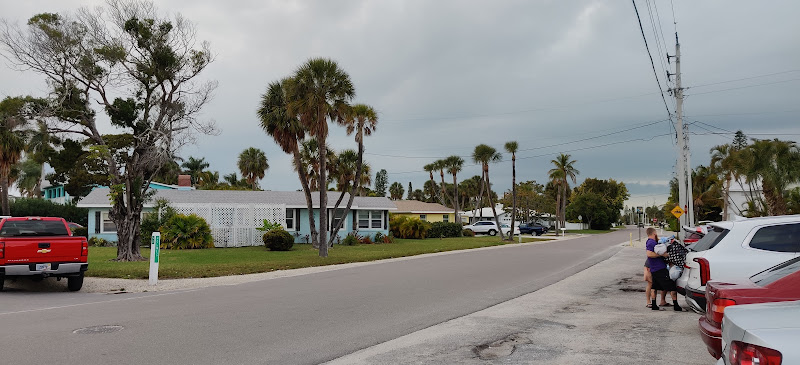 Island Shopping Center - Shopping mall in Holmes Beach