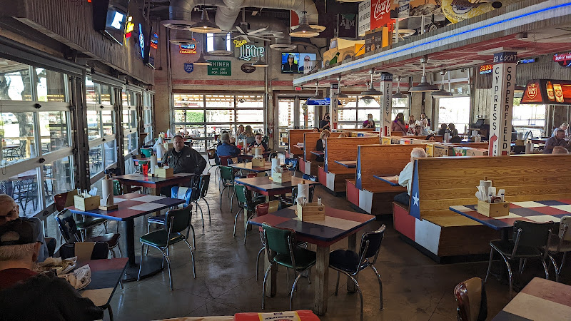 Willie's Grill & Icehouse - American restaurant in New Braunfels