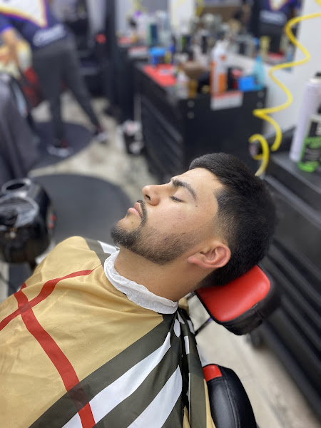 Luxury cutz barbershop - Barber shop in Arcadia