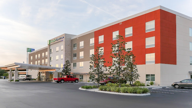 Holiday Inn Express & Suites Tampa East - Ybor City by IHG