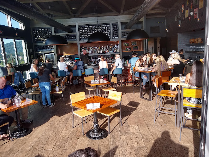 The Montford Rooftop Bar - Bar in Asheville