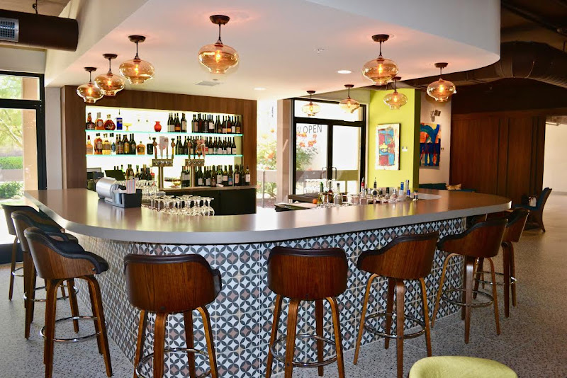 V Wine Lounge & Martini Bar - Wine bar in Palm Springs