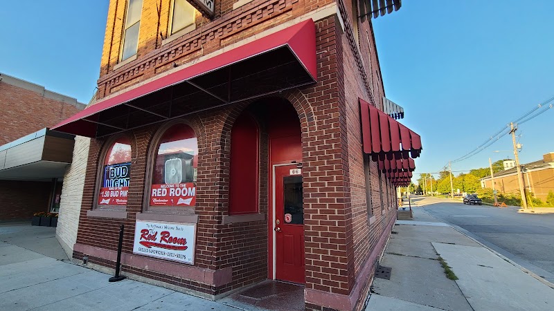 Red Room - Bar in Sturgeon Bay
