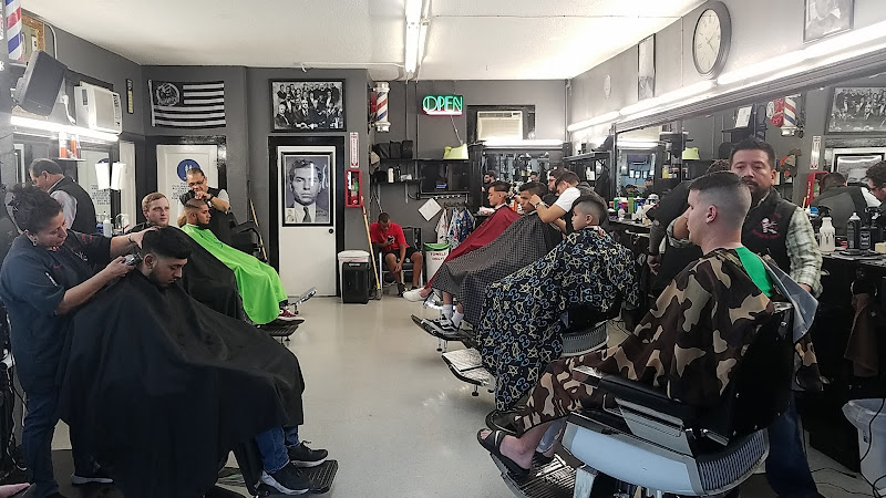 Razor Tite Barber Shop - Barber shop in 697 S Seguin Ave