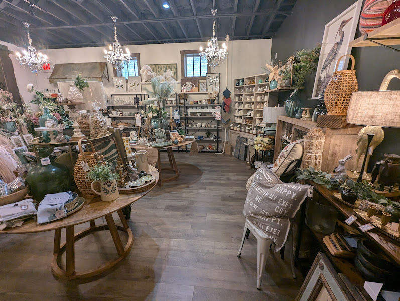 Lakeshore Trends - Women's clothing store in South Haven