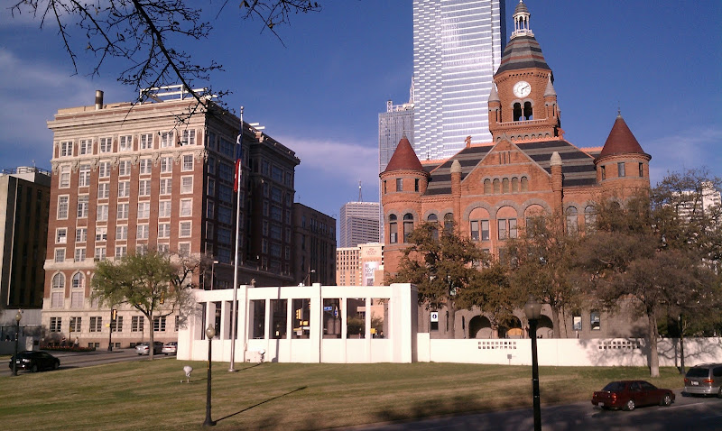 Dealey Plaza - Tourist attraction in Dallas