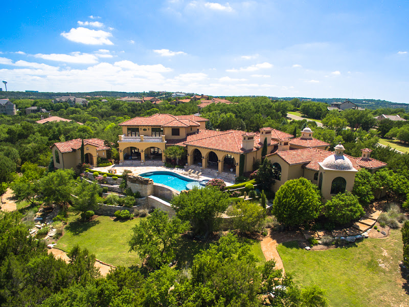 Austin Luxury Group | Gary & Michelle Dolch / Compass Real Estate Austin