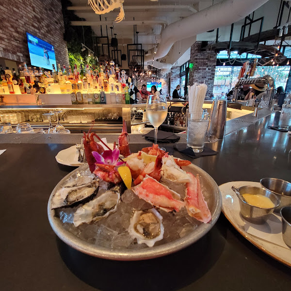 Herringbone Waikiki - Seafood restaurant in Honolulu
