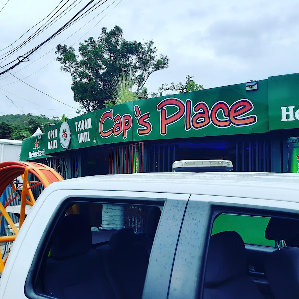 Cap's Place - Bar in St John