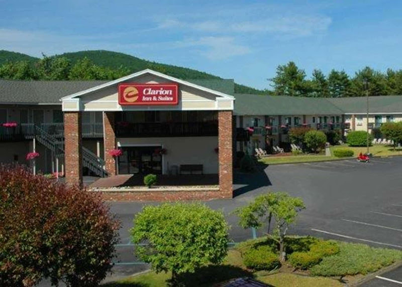Clarion Inn & Suites at the Outlets of Lake George - Hotel in Lake George