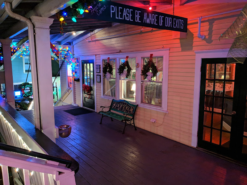 Porch Bar at Gifford House - Bar in Provincetown