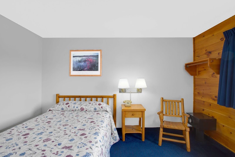 Super 8 by Wyndham Lake George/Warrensburg Area photo