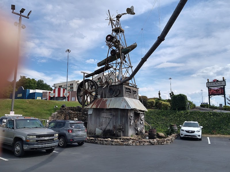 Hatfield & McCoy Dinner Feud photo