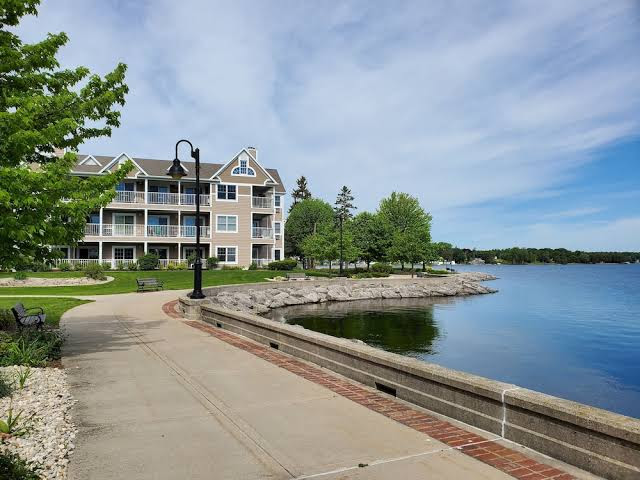 Bridgeport Waterfront Resort - Hotel in Sturgeon Bay