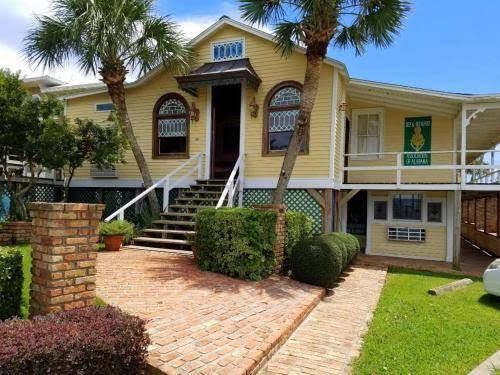 Original Romar House B & B Inn - Bed & breakfast in Orange Beach
