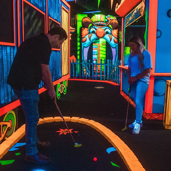 Amazing Mirror Maze & Circus Golf - Miniature golf course in Gatlinburg