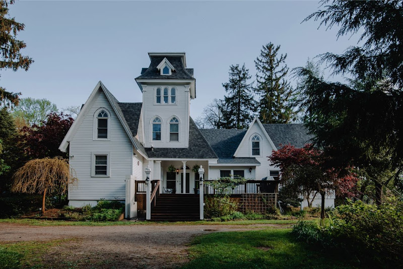 Peach Mansion - Vacation home rental agency in South Haven