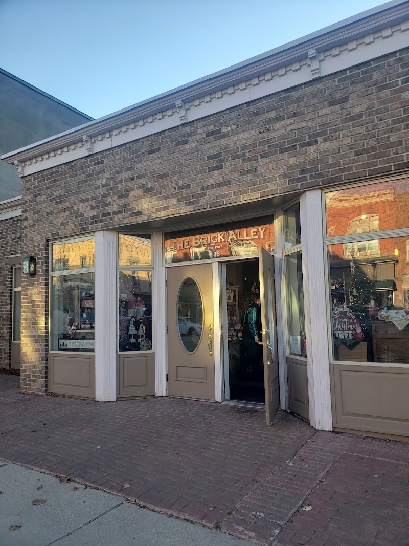 The Brick Alley - Gift shop in Sturgeon Bay