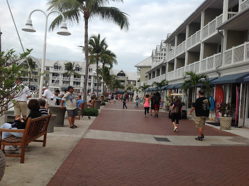 Sunset Waterfront Shoppes - Shopping mall in Key West