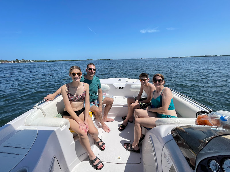 Island Hoppers Boat Tours - Boat rental service in Holmes Beach