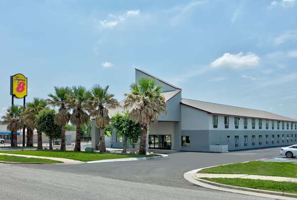 Super 8 by Wyndham New Braunfels I-35 - Hotel in New Braunfels