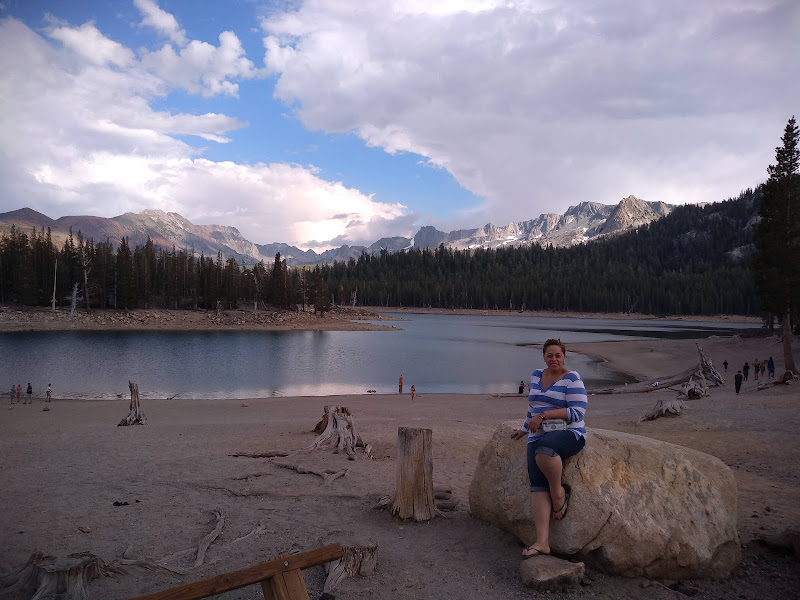 Lakes Basin Path / Horseshoe Lake Trailhead - Tourist attraction in Parking Lot