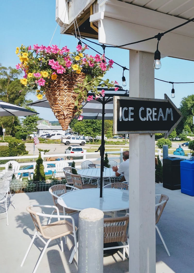 Blue Heaven Ice Cream - Ice cream shop in 105 W Main St