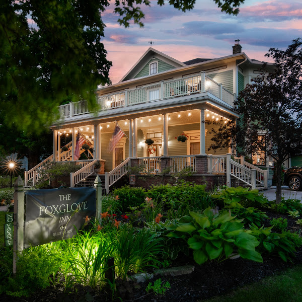 The Foxglove Inn Bed and Breakfast - Bed & breakfast in Sturgeon Bay