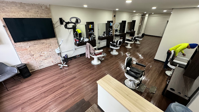 Supreme Barber Lounge - Barber shop in Chicago
