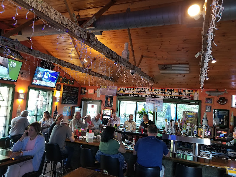 Lucke's Cantina - Bar in Williams Bay