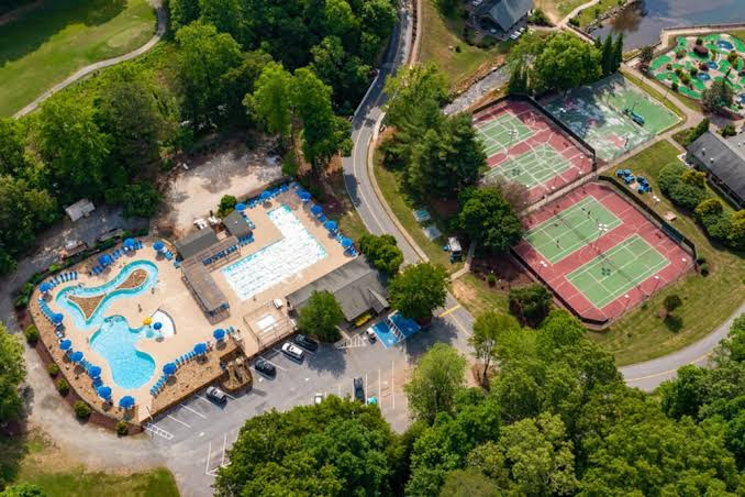 Fox Run Resort - Resort hotel in Lake Lure