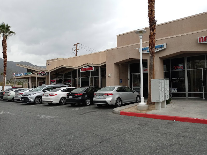 Sunrise Place Shopping Center - Shopping mall in Palm Springs