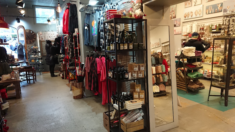 Pine Hill Mercantile - Clothing store in Leavenworth