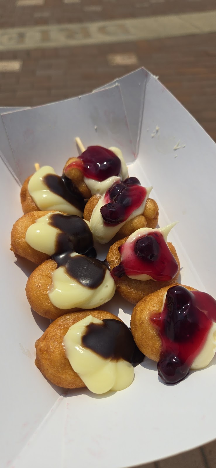 Dinkys Donuts and Gelato - Bakery in Lake Geneva